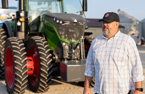 Get a 5-year lease and full warranty on a Fendt tractor from Agri-Service.