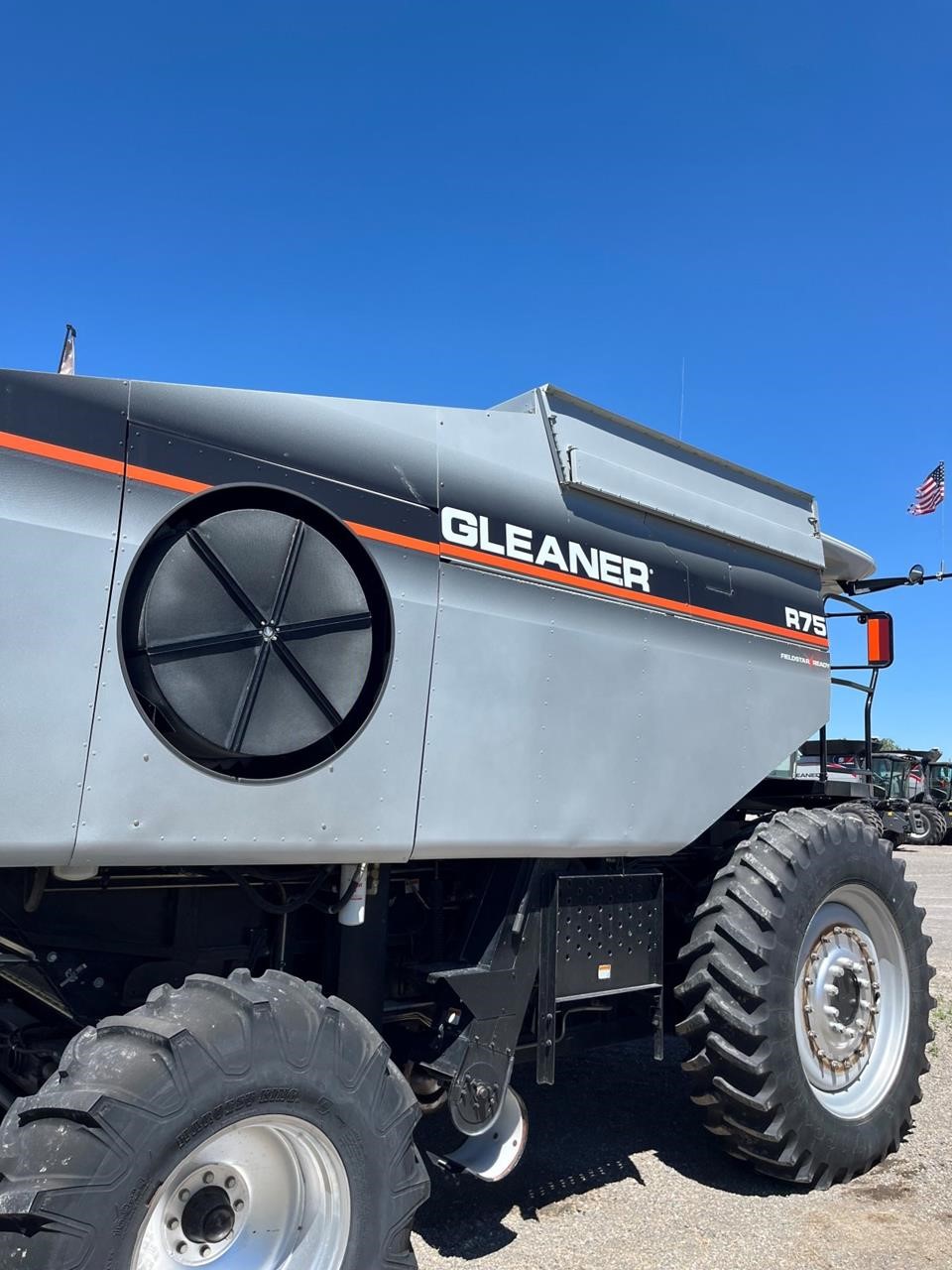 2005 Gleaner R75