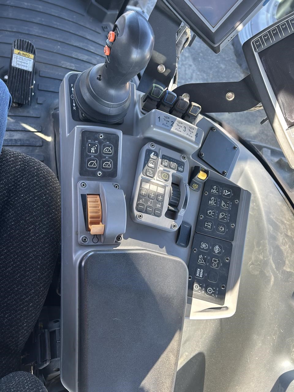 2016 Versatile 260