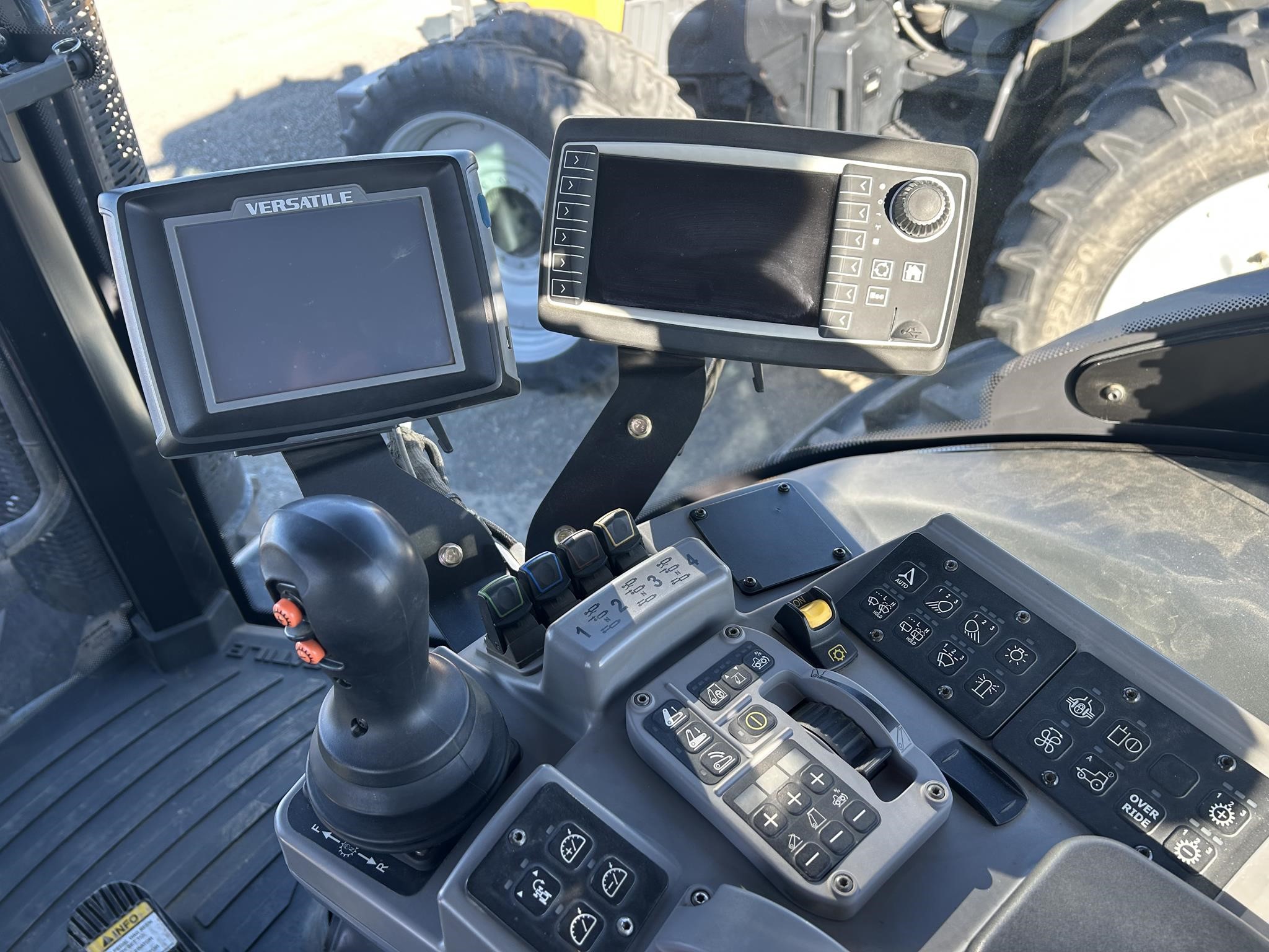 2016 Versatile 260