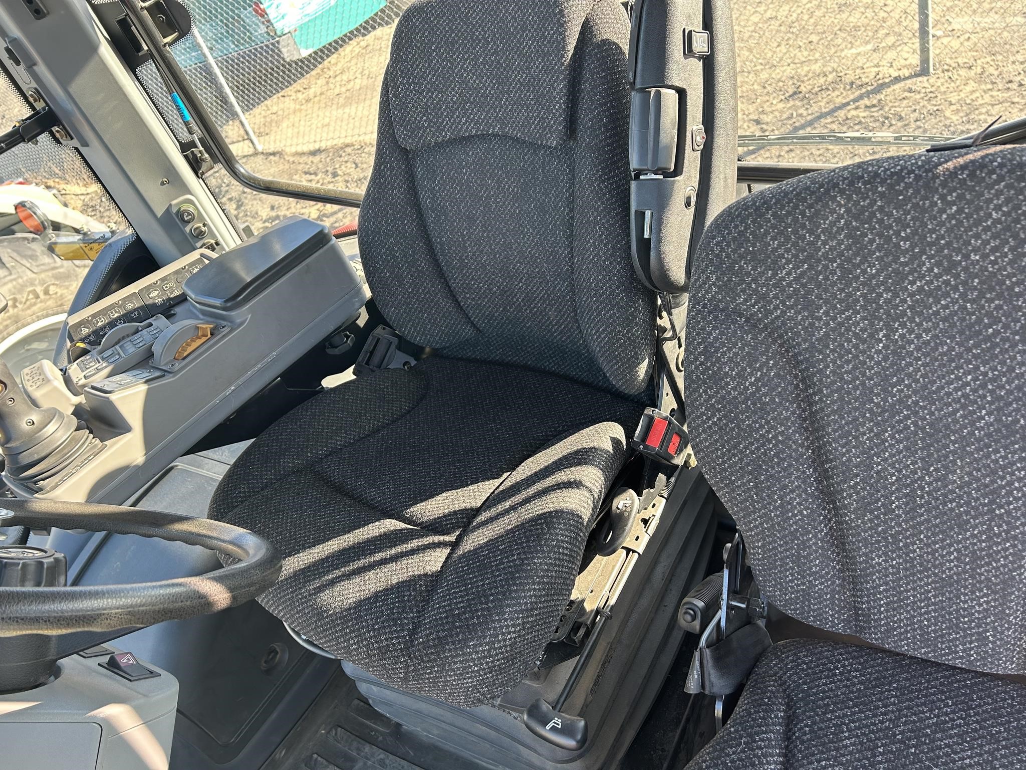 2016 Versatile 260