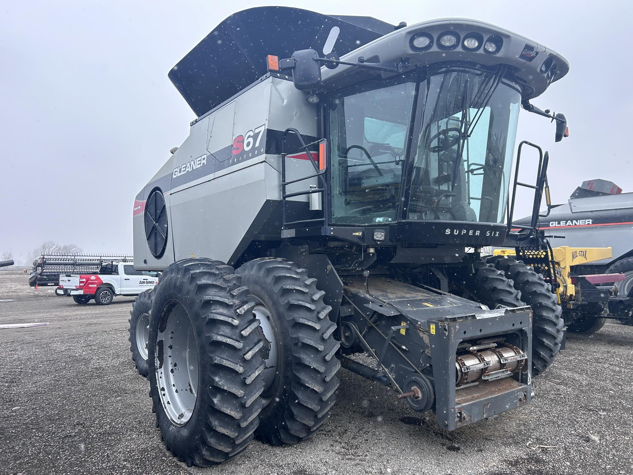 2011 Gleaner S67