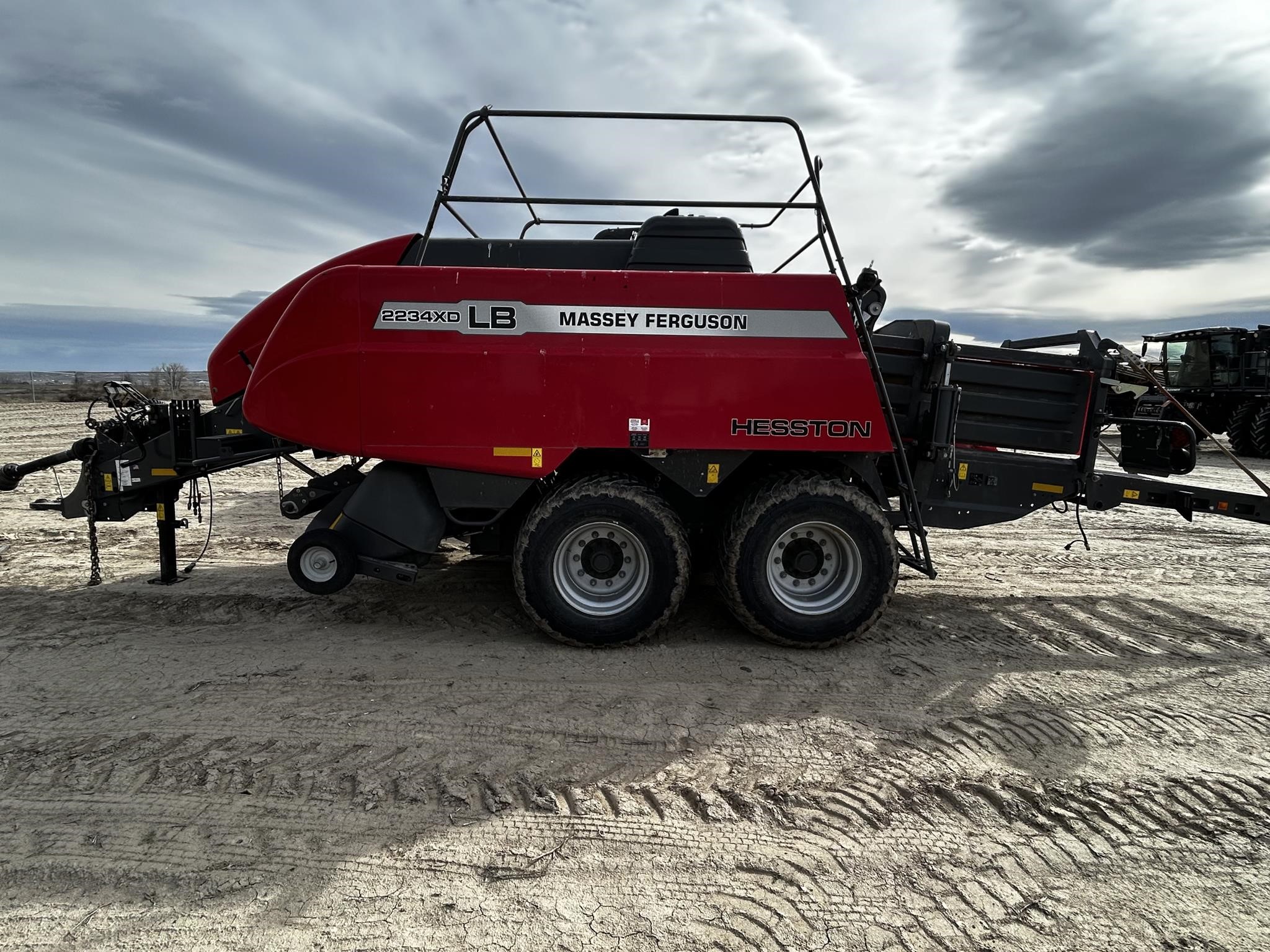 2023 Massey Ferguson LB2234XD