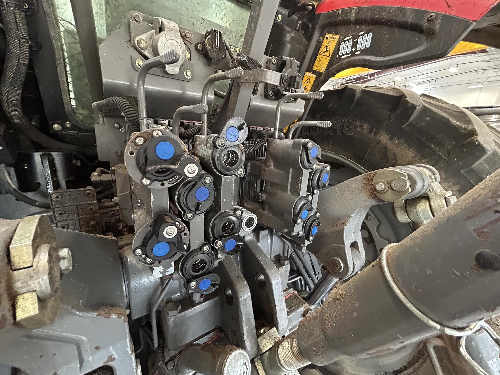 2012 Massey Ferguson 8690