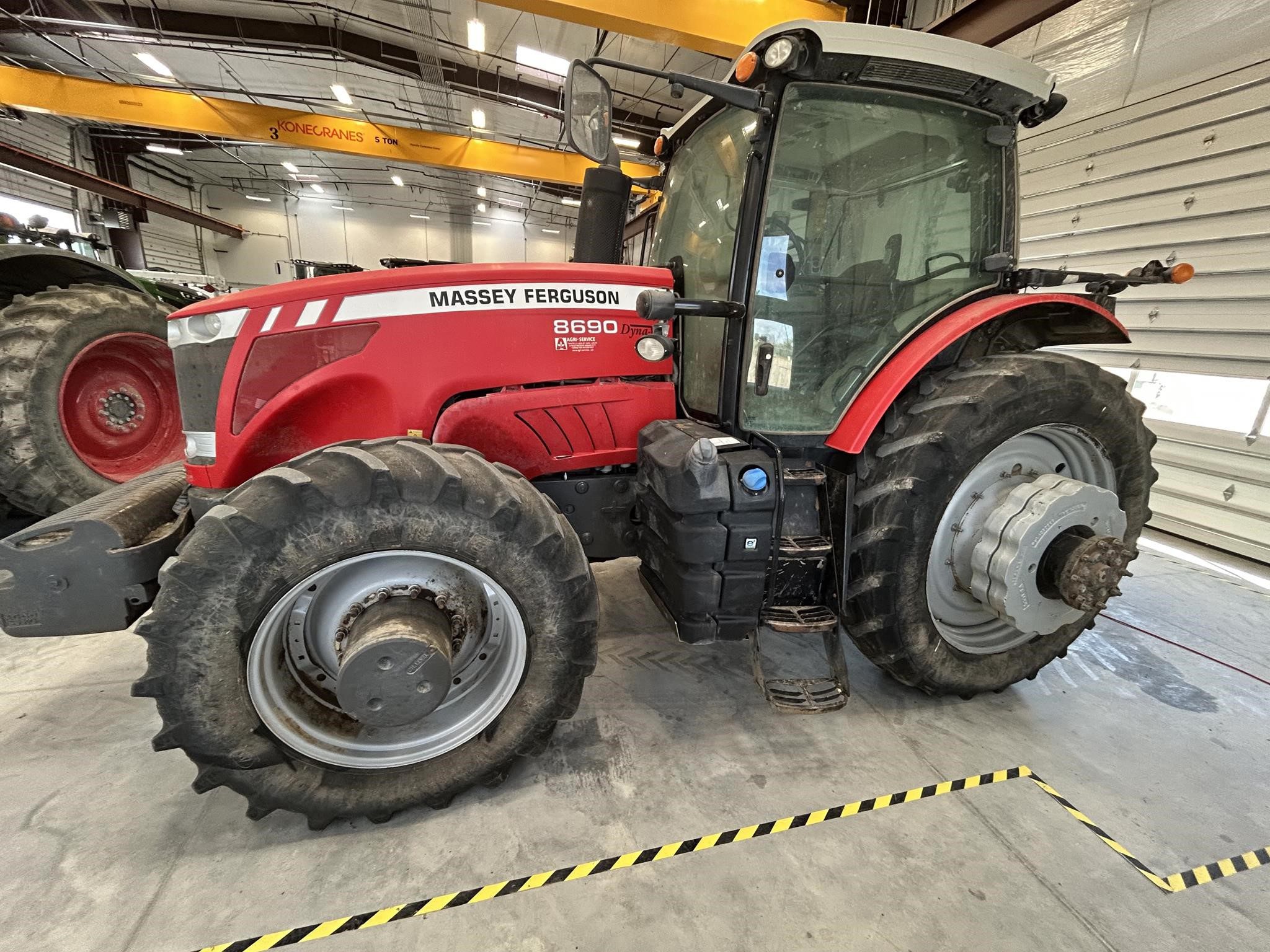 2012 Massey Ferguson 8690